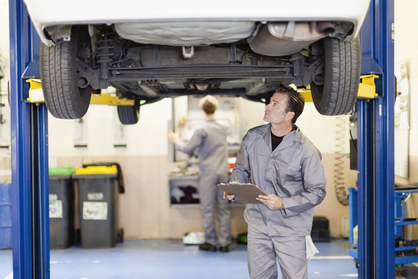 Réparations et entretien auto : et si vous achetiez vos propres pièces  détachées ?