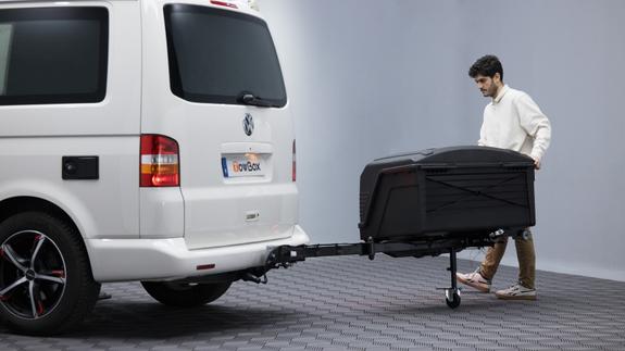 Coffre d'attelage 330 litres TOWBOX Camper Noir sur bras articulé COURT 