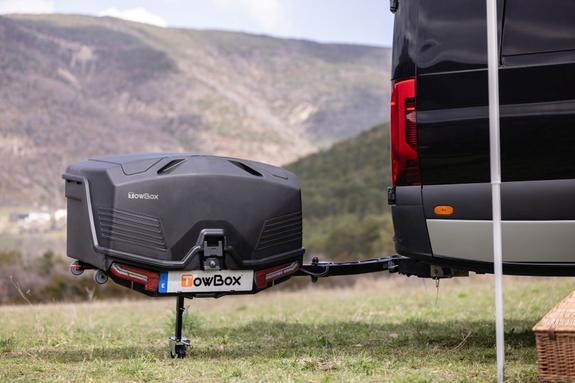 Coffre d'attelage 330 litres TOWBOX Camper Noir sur bras articulé LONG